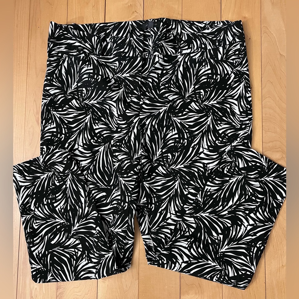 16W Black White Leaf Pattern The Limited Mid Rise Pants